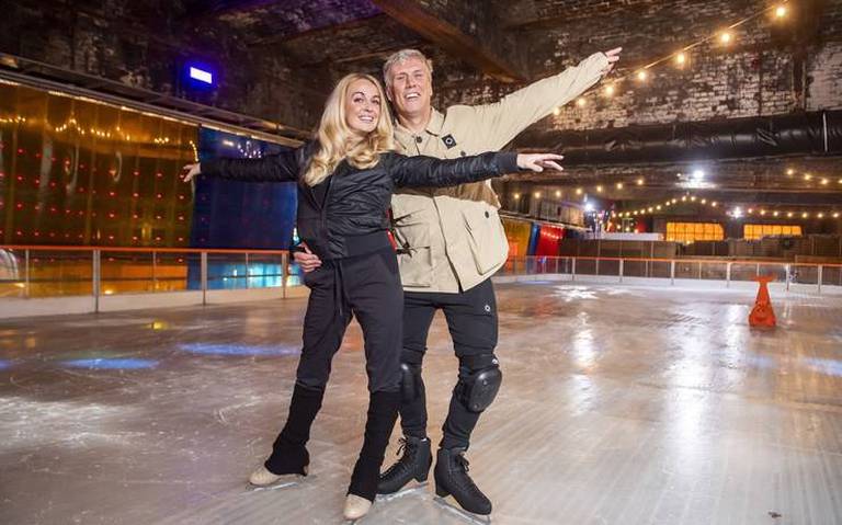 Bez "Dancing On Ice" Practice Session At Escape To Freight Island MANCHESTER, ENGLAND - NOVEMBER 12: Bez and his winning partner Angela Egan pose after being the first to skate on the ice during homecoming Manchester ice skate, a practice session for "Dancing On Ice" on the new ice skating rink at Escape to Freight Island on November 12, 2021 in Manchester, England. (Photo by Anthony Devlin/Getty Images)