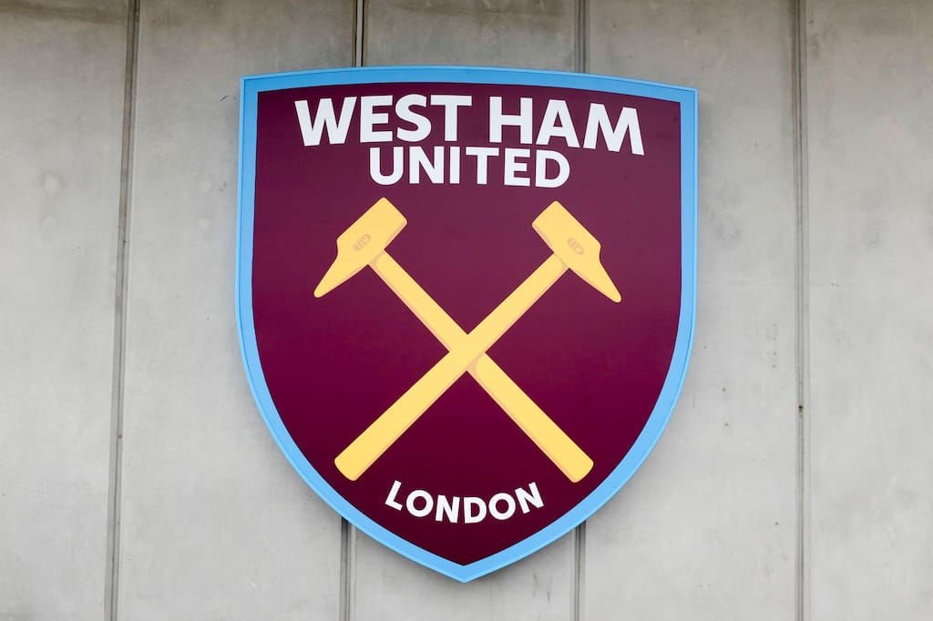 West Ham United logo on new Stadium Store beside the converted 2012 Olympic Stadium - Image ID: GM6R66